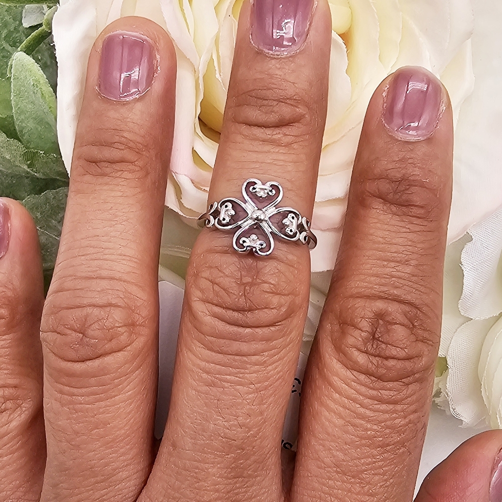 🥰 DAINTY CROSS IN HEARTS RING - Picture 4 of 5